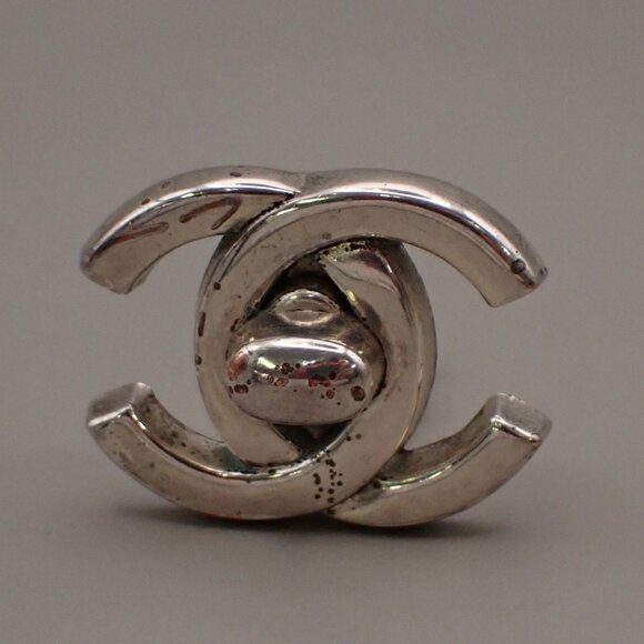 CHANEL CC Logo Button Earrings 96P Clip-On Silver-Plated France Vintage 85RL396 - Picture 16 of 16